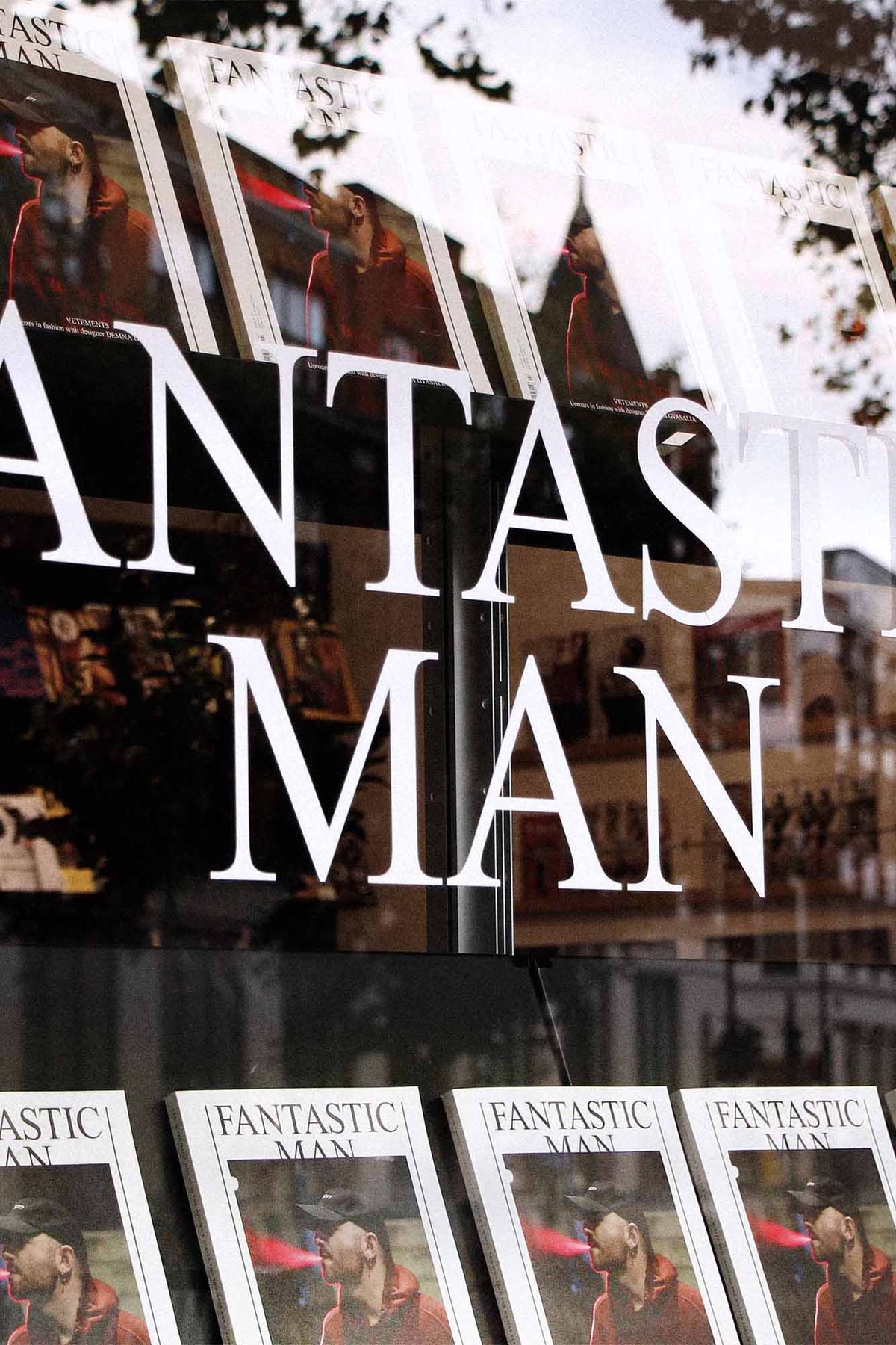 Fantastic Man Desktop - © Helios Capdevila