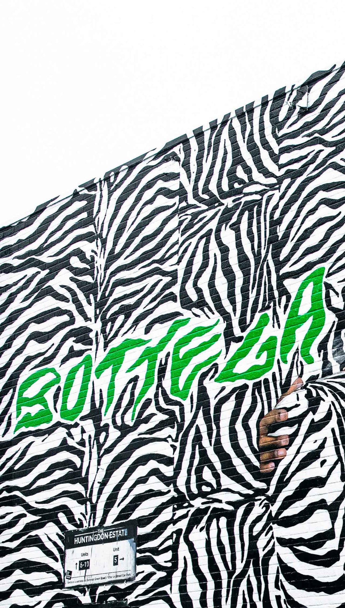 Salon 02 custom advertising Mobile - © Helios Capdevila