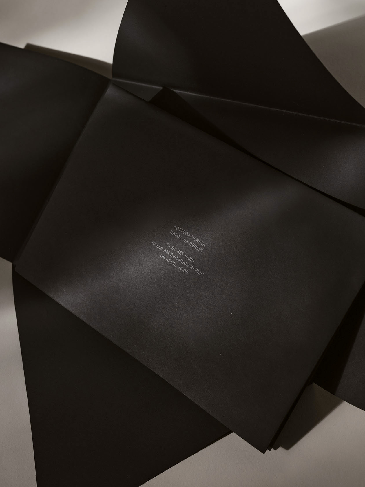 Salon 02 invite MOBILE - © Helios Capdevila