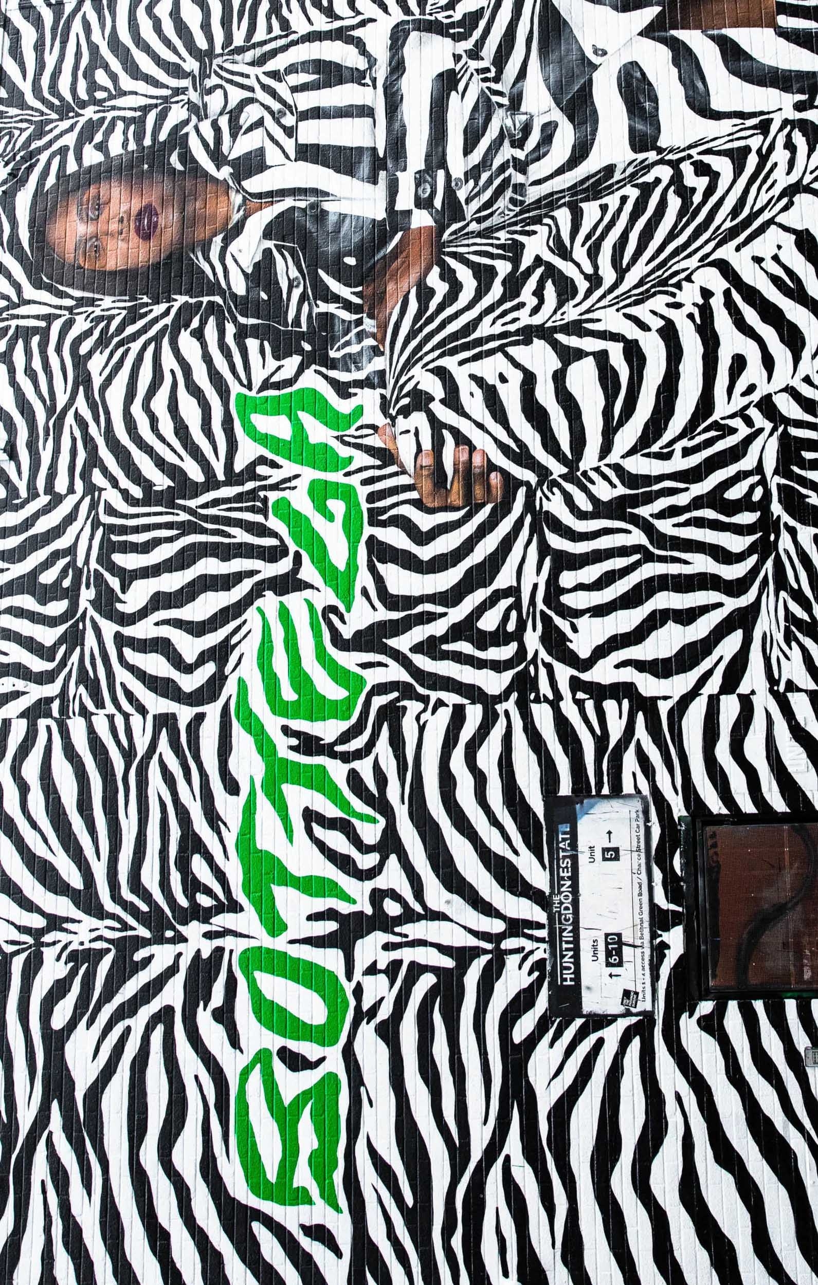 salon 02 custom logo - © Helios Capdevila